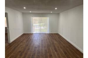 17901 Nw 68th Ave T102, Hialeah