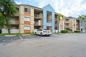 18880 Nw 57th Ave 301, Hialeah