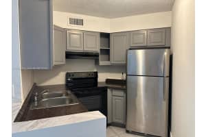 215 Lake Pointe Dr 113, Oakland Park