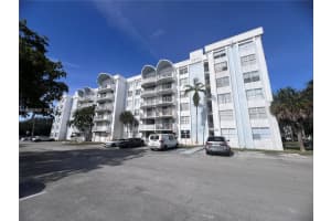 496 Nw 165th St Rd D-414, Miami