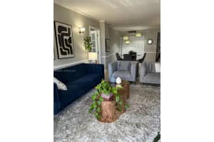 3475 N Country Club Dr 312, Aventura