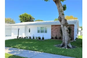 8581 Nw 17th St, Plantation