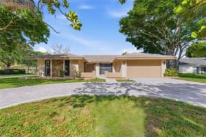 120 Nw 84th Way, Coral Springs