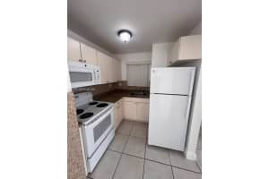 8870 Fontainebleau Blvd 307, Miami