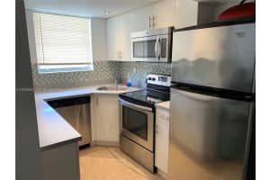 1975 Ne 135th St 3c, North Miami