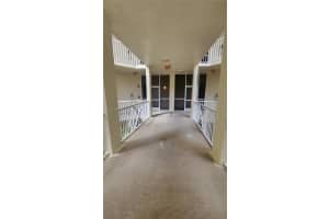 3600 Oaks Clubhouse Dr 206, Pompano Beach
