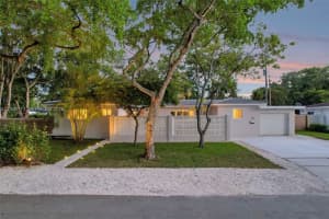 2 Nw 89th St, El Portal