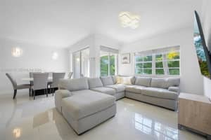 3255 Ne 184th St 12410, Aventura