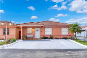 2238 W 74th Ter 39c, Hialeah