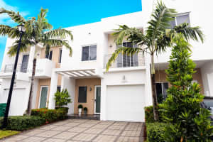 10279 Nw 72nd St, Doral