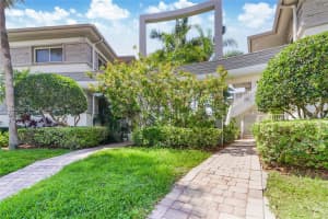 1142 99th St 24, Bay Harbor Islands