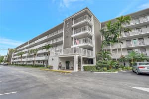 4800 Hillcrest Ln 207, Hollywood