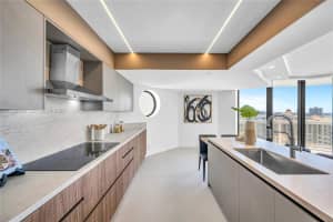 20185 E Country Club Dr 1904, Aventura