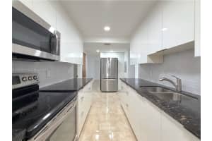 1075 92nd St 201, Bay Harbor Islands