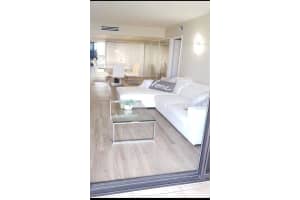 20301 W Country Club Dr 622, Aventura