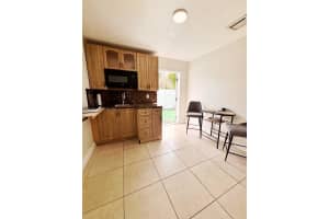 6870 Sw 5th Ct A, Pembroke Pines