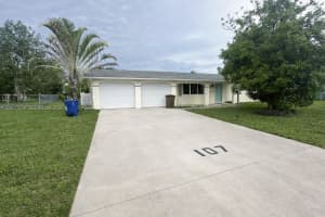 107 W Lake Dr, Lehigh Acres