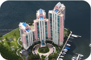 3370 Hidden Bay Dr 1213, Aventura