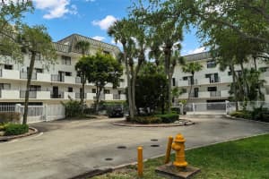 6901 Edgewater Dr 318, Coral Gables