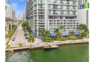 690 Sw 1st Ct 1912, Miami