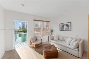 2445 Lake Pancoast Dr M, Miami Beach