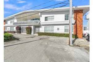 8080 Tatum Waterway Dr 3, Miami Beach