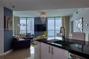 300 S Biscayne Blvd T-2108, Miami