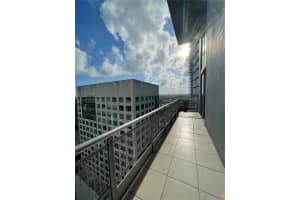 690 Sw 1st Ct 3115, Miami