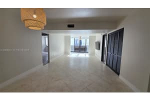 250 Galen Dr 32, Key Biscayne