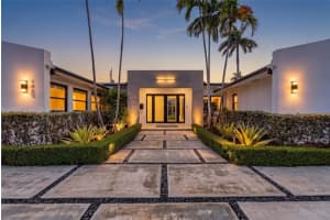 1865 Ne 197th Ter, Miami