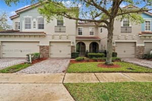 16 Canterbury Bell Dr, OVIEDO