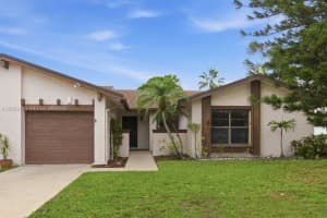 6125 Elsinore Cir, Green Acres