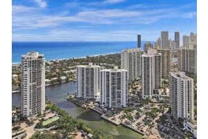 20515 E Country Club Dr 1642, Aventura