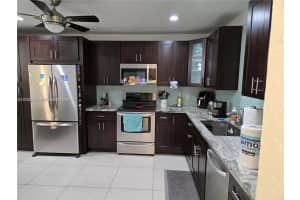 295 Jacaranda Dr 20, Plantation