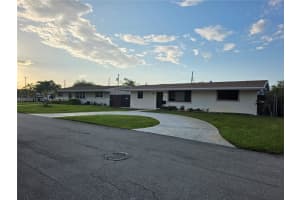 7921 Nw 12th St, Pembroke Pines