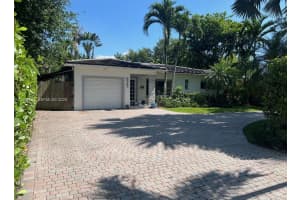 823 Ne 107th St, Biscayne Park
