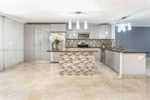 928 Ne 27th Ave, Hallandale Beach