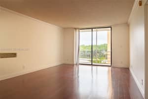 2935 Ne 163rd St 5t, North Miami Beach