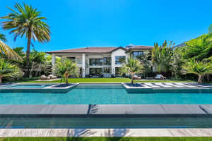 110 Holiday Dr, Hallandale Beach