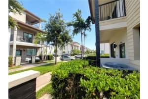 4906 Nw 83rd Path, Doral