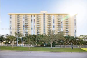 2350 Ne 135th St 1111, North Miami
