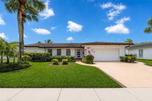 7410 Loch Ness Dr, Miami Lakes