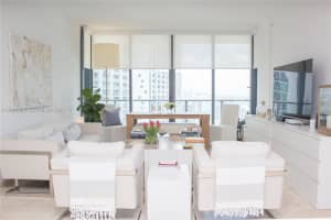 68 Se 6th St 2209, Miami