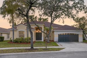 727 Lake Blvd, Weston