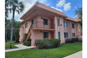213 Lakeview Dr 201, Weston