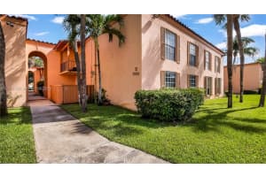 7200 Fairway Dr H12, Miami Lakes