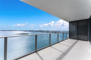 700 Ne 24 2504, Miami