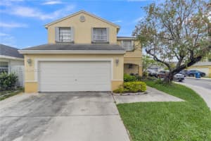375 W Riverbend Dr, Sunrise