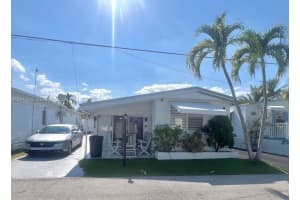 219 W Lake Dr 219, Hallandale Beach