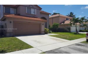 8820 Sw 13th St, Pembroke Pines